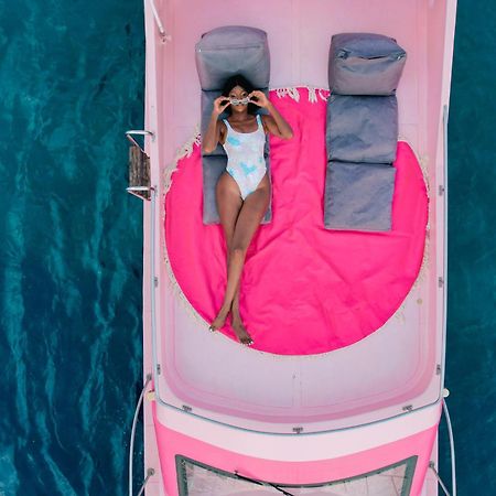 Отель Pinkcoco Gili Trawangan - Constant Surprises - For Cool Adults Only Экстерьер фото