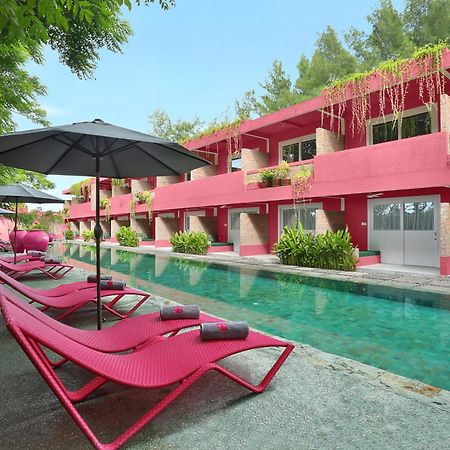 Отель Pinkcoco Gili Trawangan - Constant Surprises - For Cool Adults Only Экстерьер фото