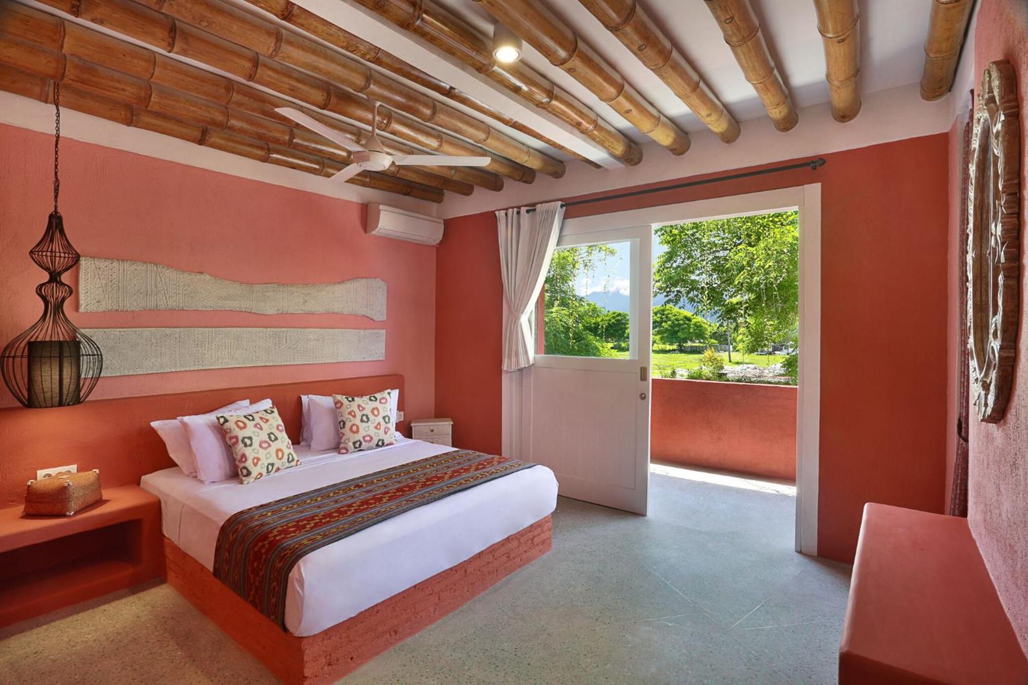 Отель Pinkcoco Gili Trawangan - Constant Surprises - For Cool Adults Only Экстерьер фото