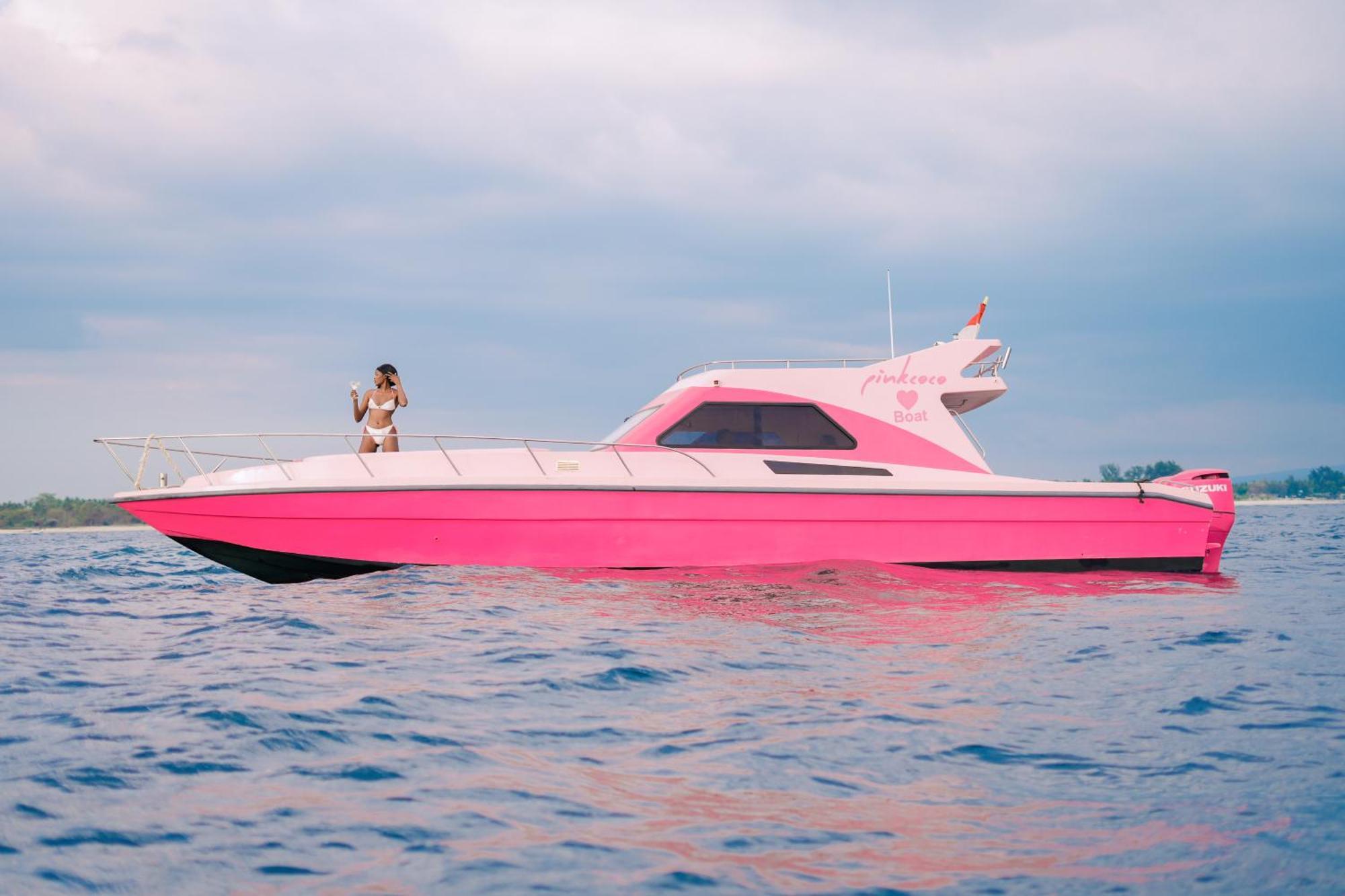 Отель Pinkcoco Gili Trawangan - Constant Surprises - For Cool Adults Only Экстерьер фото