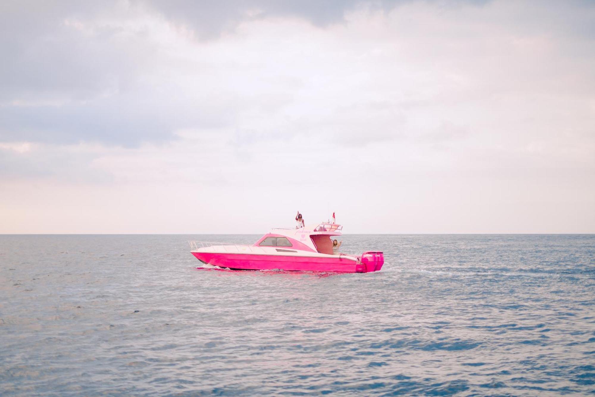 Отель Pinkcoco Gili Trawangan - Constant Surprises - For Cool Adults Only Экстерьер фото