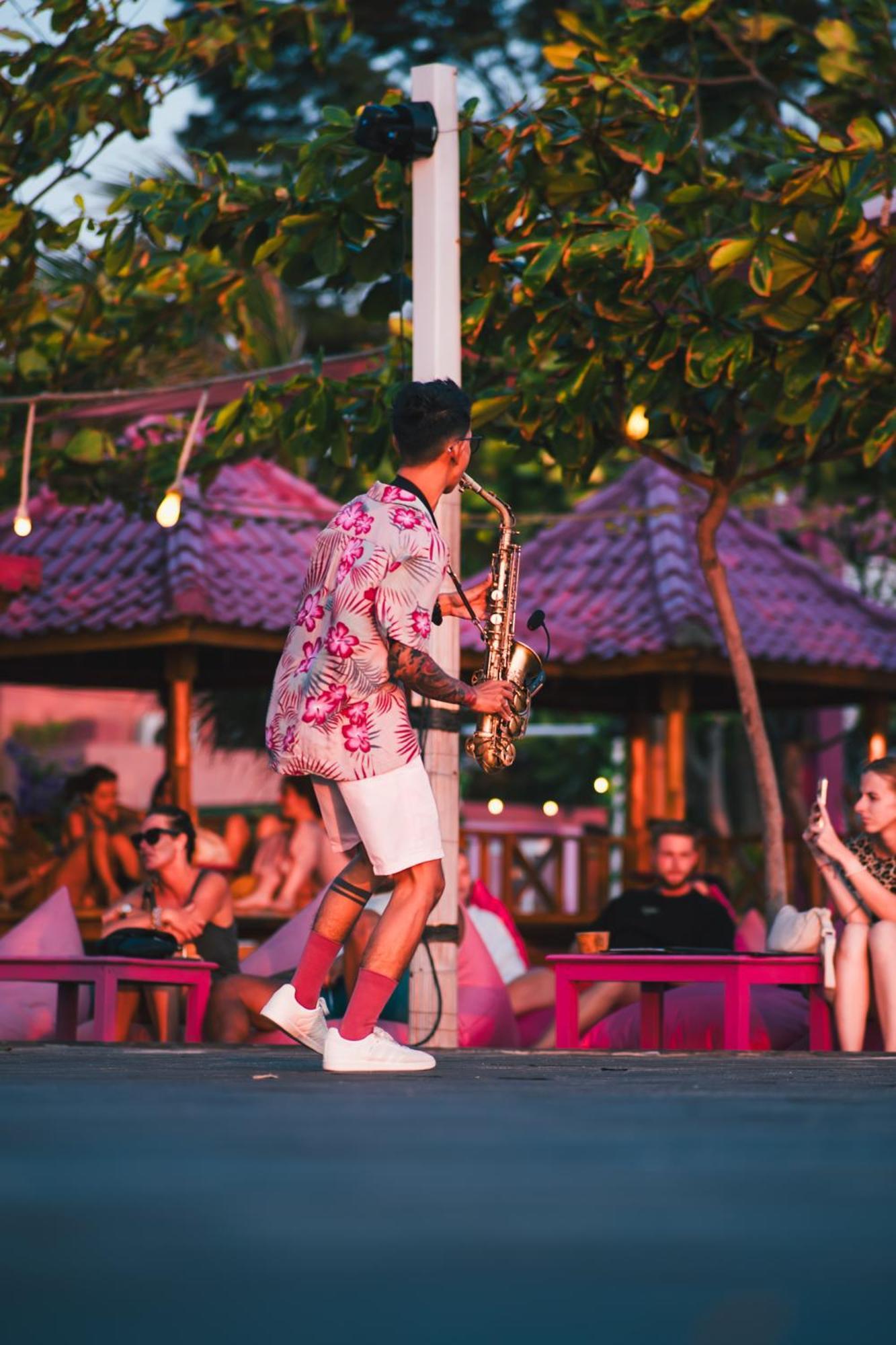 Отель Pinkcoco Gili Trawangan - Constant Surprises - For Cool Adults Only Экстерьер фото