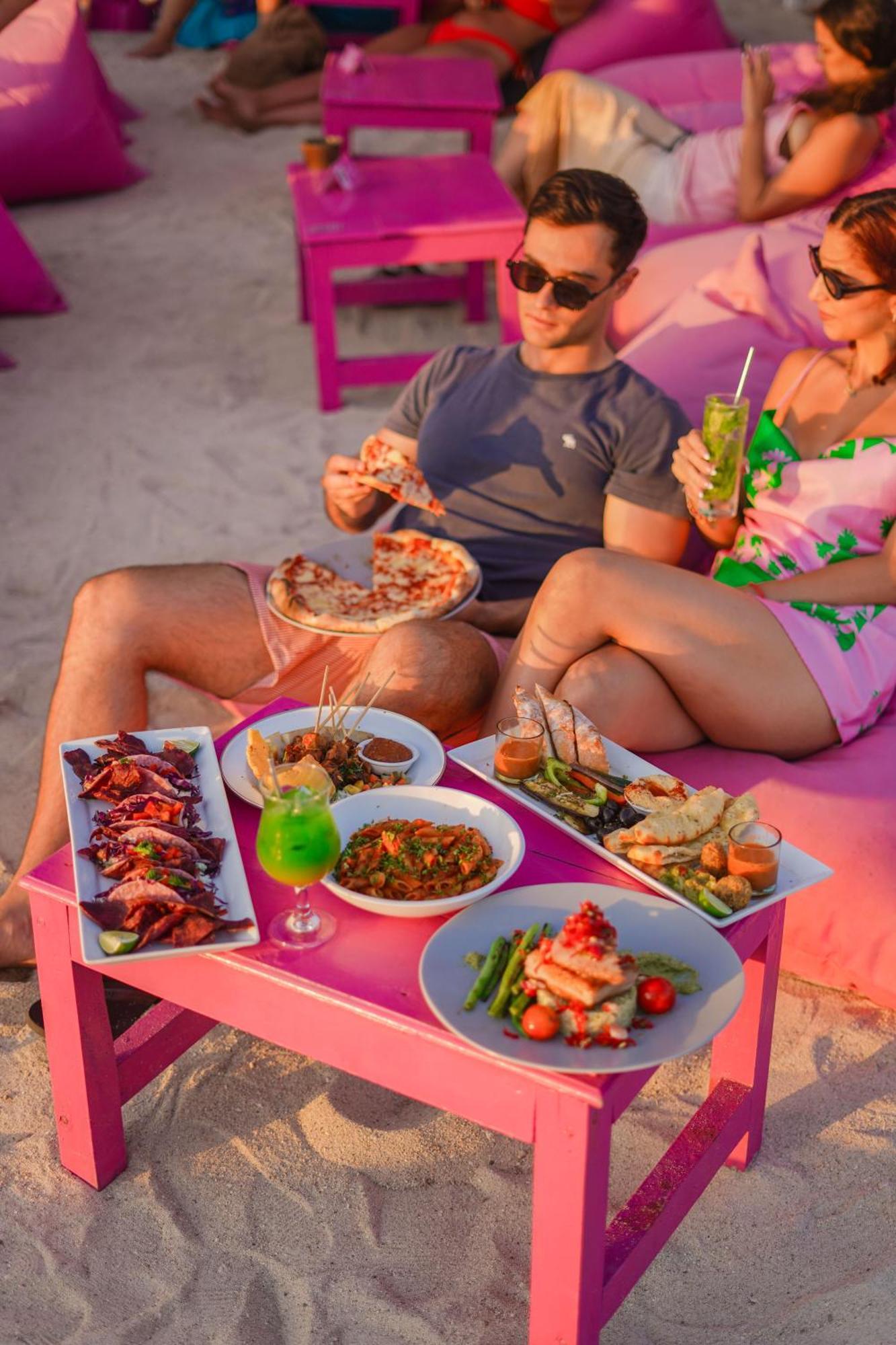 Отель Pinkcoco Gili Trawangan - Constant Surprises - For Cool Adults Only Экстерьер фото