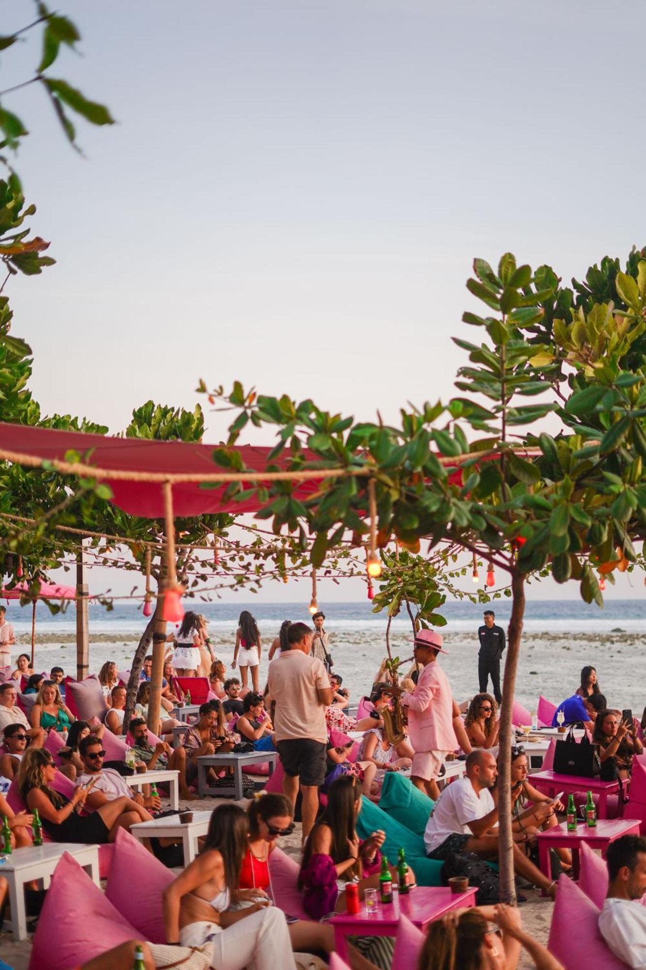 Отель Pinkcoco Gili Trawangan - Constant Surprises - For Cool Adults Only Экстерьер фото