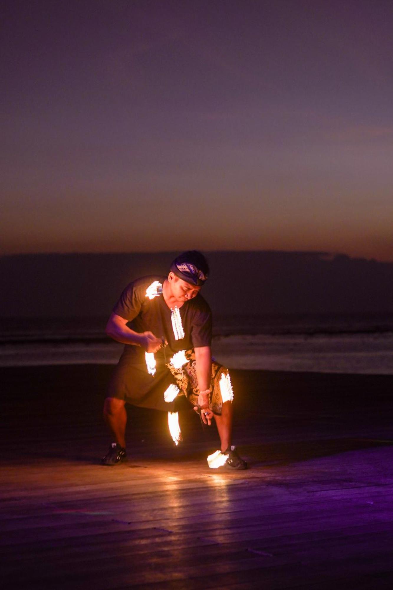 Отель Pinkcoco Gili Trawangan - Constant Surprises - For Cool Adults Only Экстерьер фото