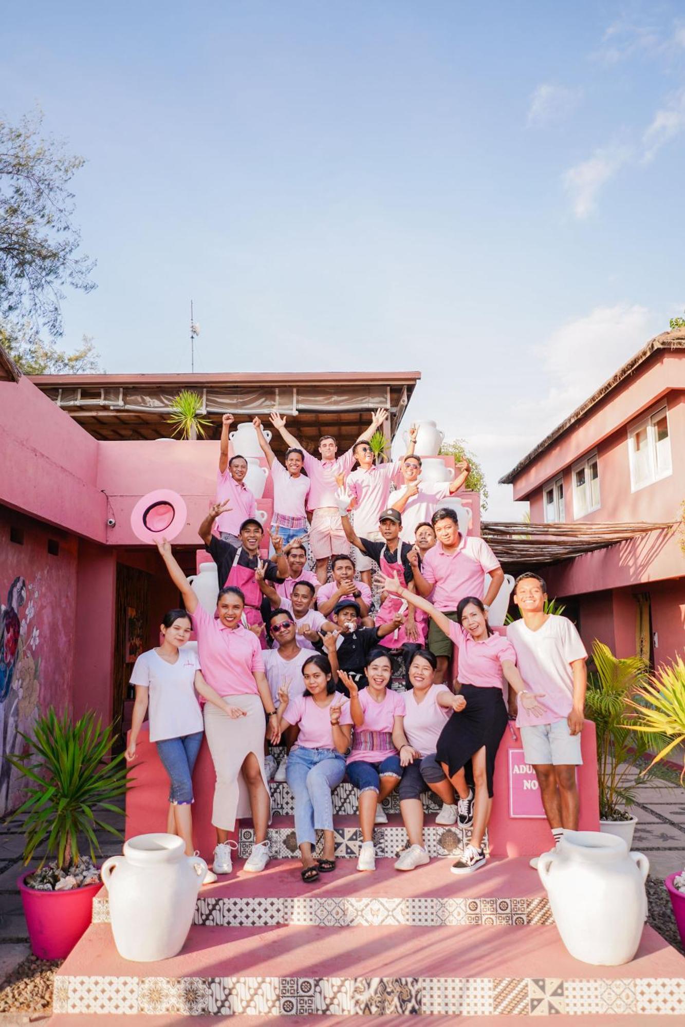 Отель Pinkcoco Gili Trawangan - Constant Surprises - For Cool Adults Only Экстерьер фото