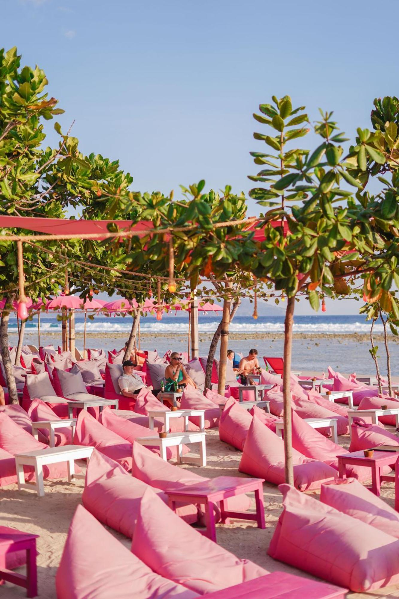 Отель Pinkcoco Gili Trawangan - Constant Surprises - For Cool Adults Only Экстерьер фото