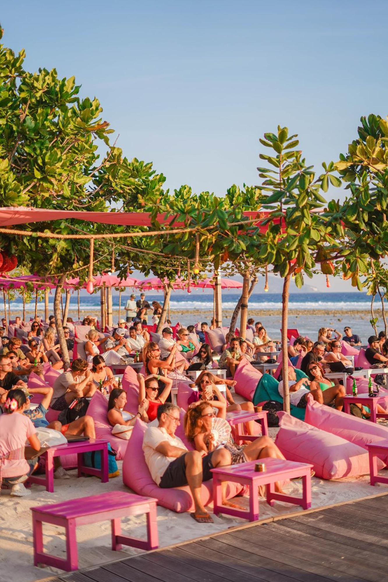 Отель Pinkcoco Gili Trawangan - Constant Surprises - For Cool Adults Only Экстерьер фото