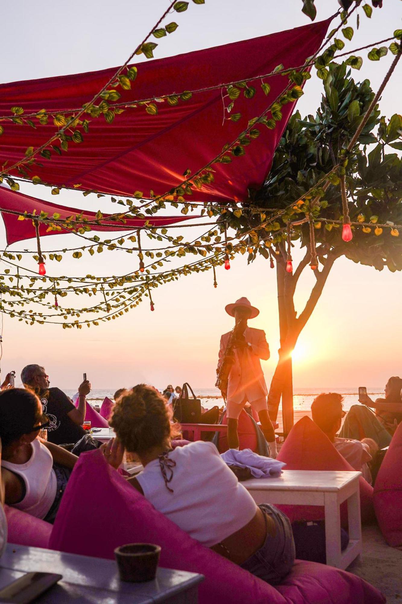 Отель Pinkcoco Gili Trawangan - Constant Surprises - For Cool Adults Only Экстерьер фото