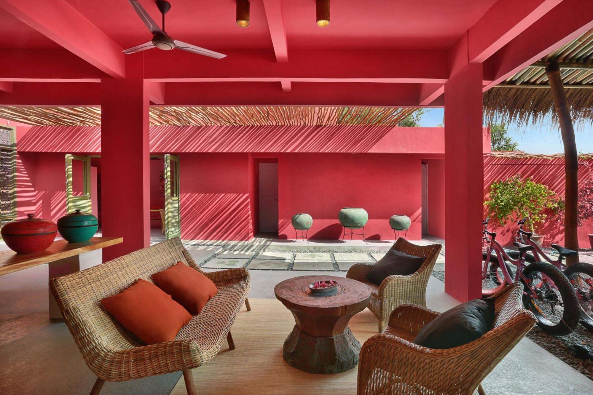 Отель Pinkcoco Gili Trawangan - Constant Surprises - For Cool Adults Only Экстерьер фото