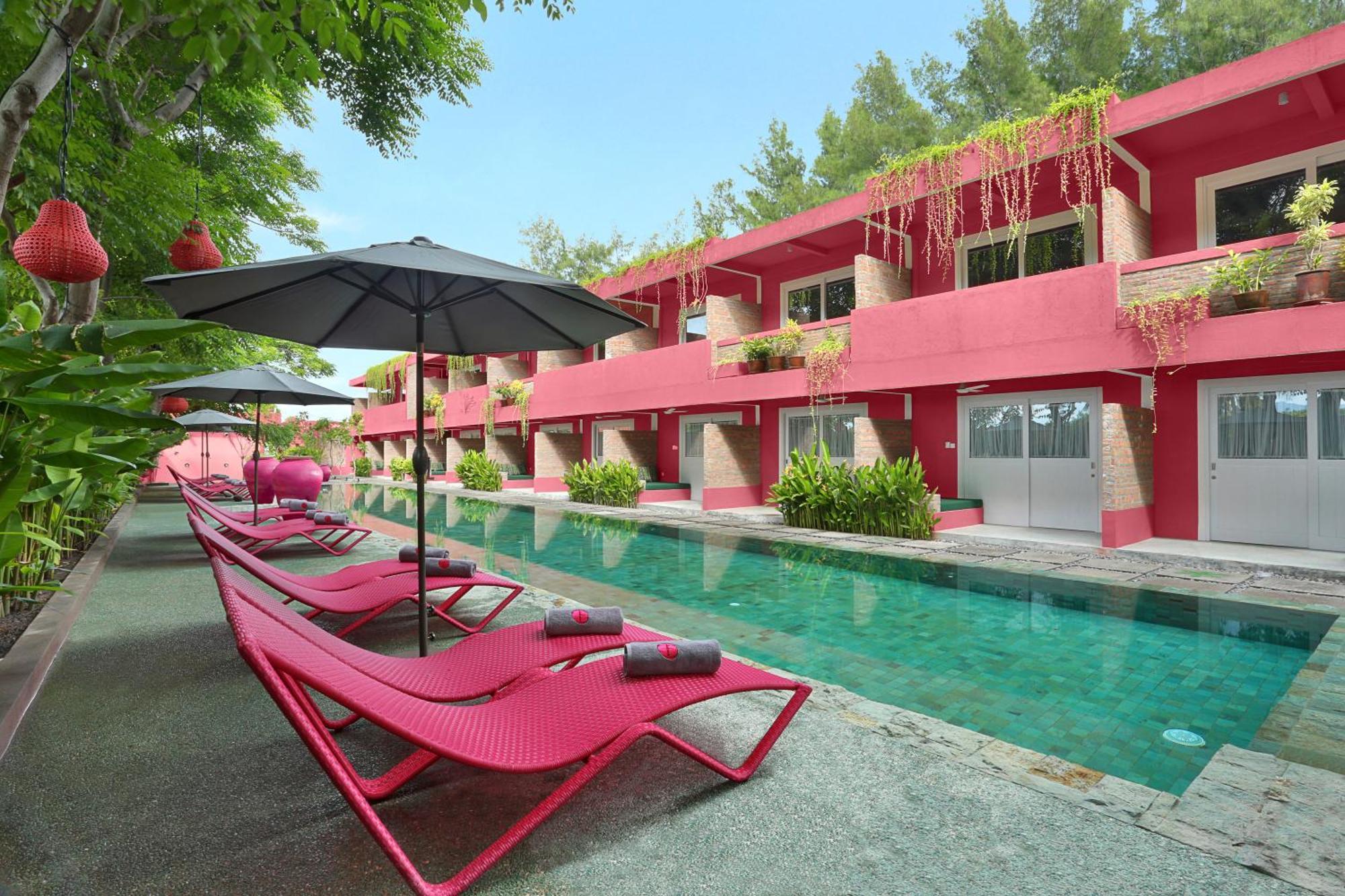 Отель Pinkcoco Gili Trawangan - Constant Surprises - For Cool Adults Only Экстерьер фото