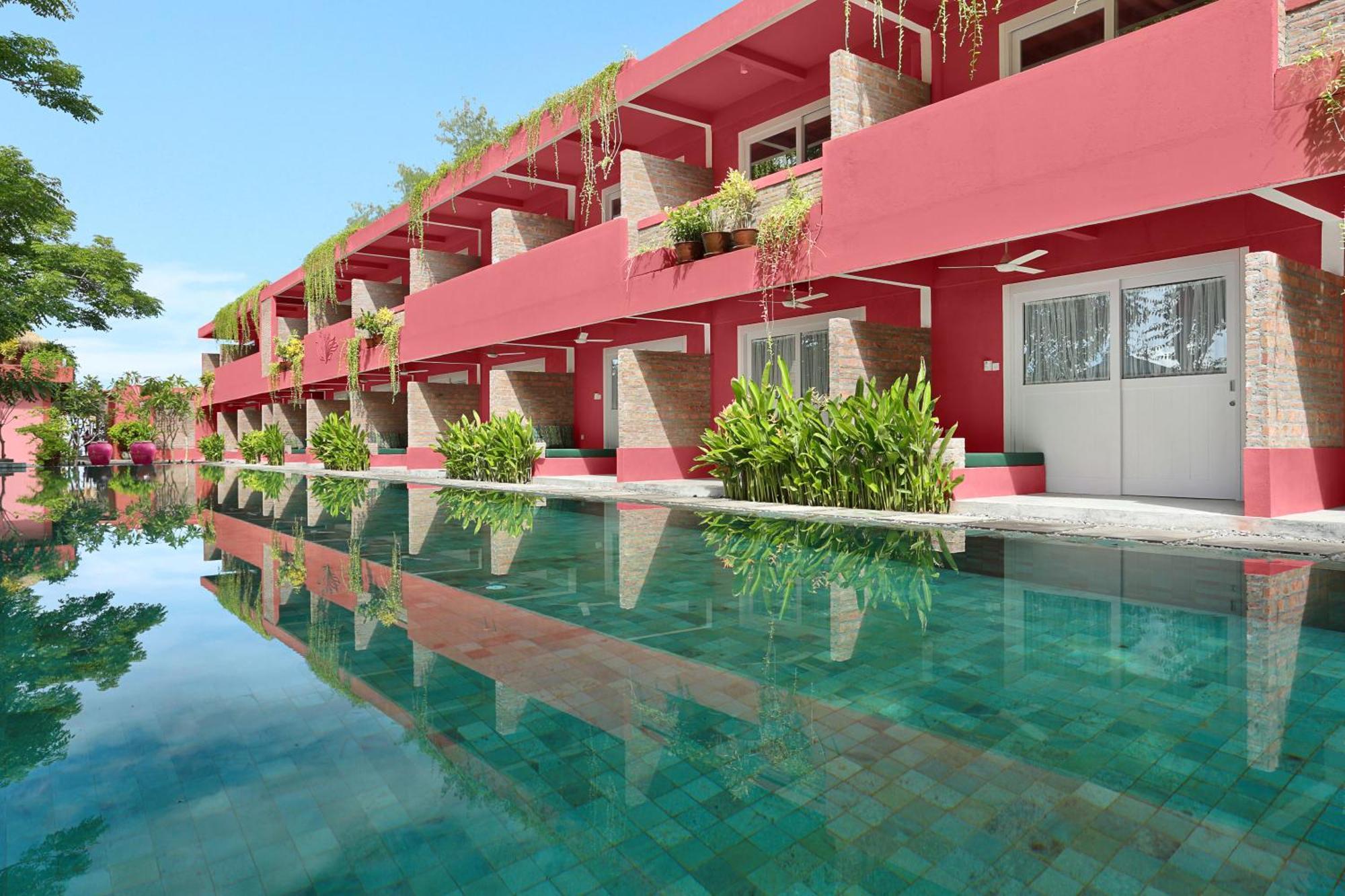 Отель Pinkcoco Gili Trawangan - Constant Surprises - For Cool Adults Only Экстерьер фото
