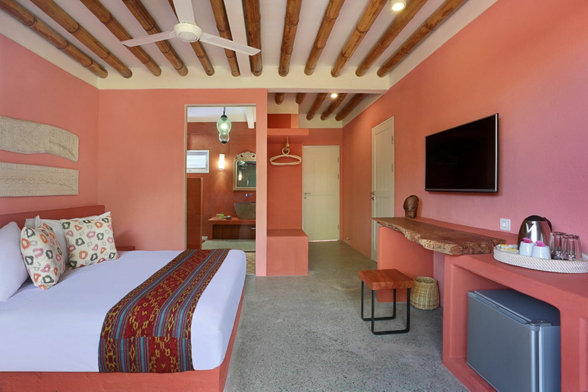 Отель Pinkcoco Gili Trawangan - Constant Surprises - For Cool Adults Only Экстерьер фото