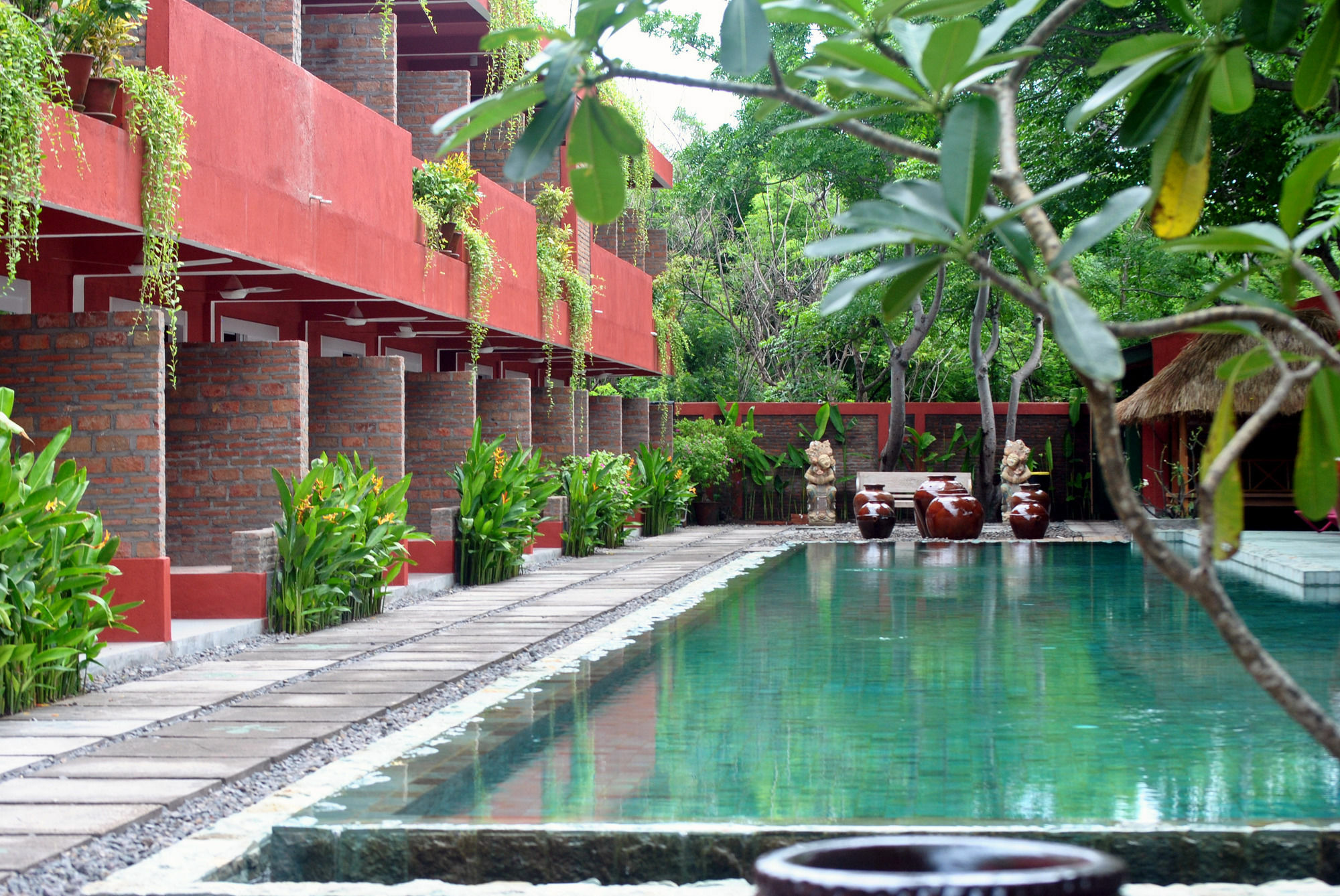 Отель Pinkcoco Gili Trawangan - Constant Surprises - For Cool Adults Only Экстерьер фото